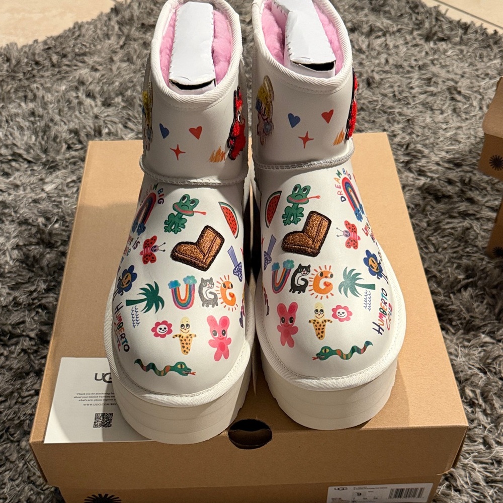UGG women’s ' Colorful Graphic Boots POP SKETCH HUMBERTO CRUZ
